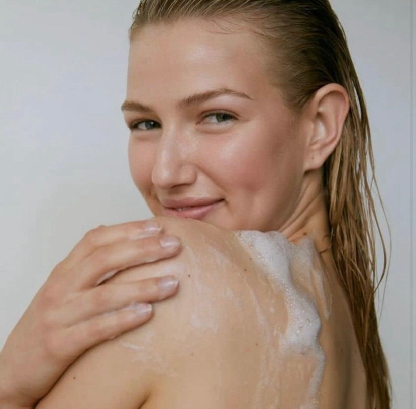 Nivea Care & Hibiscus Moisturizing Body Wash Almond Oil Hibiscus Scent 500ml - Image 3