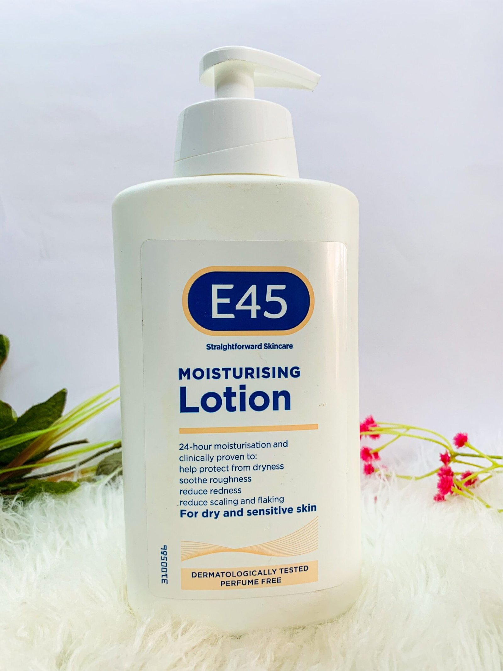 E45 Straightforward Skincare Moisturizing Lotion for dry & sensitive skin 500ml