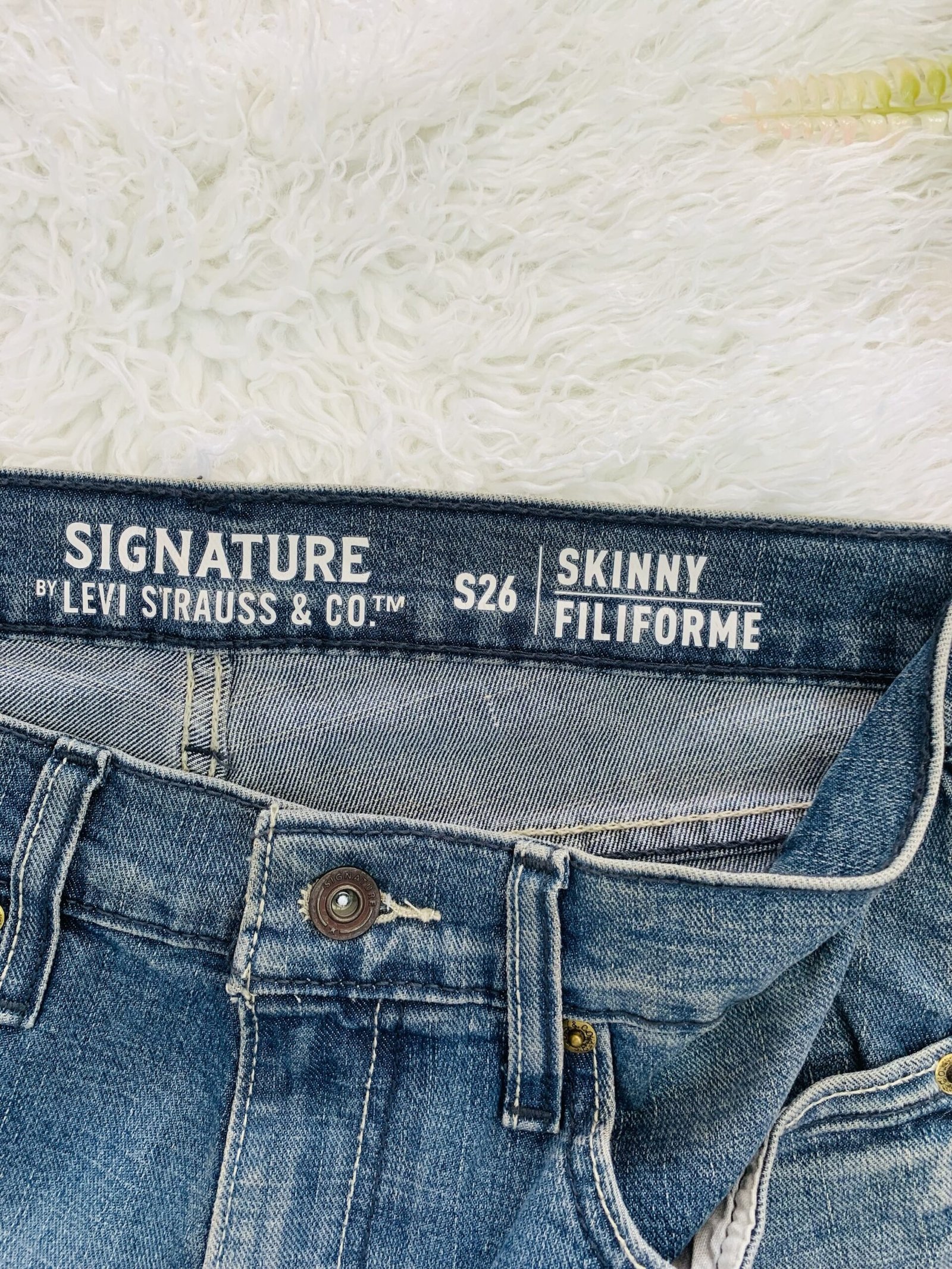 Signature Levi Strauss Jeans Size 32-34 - Image 3