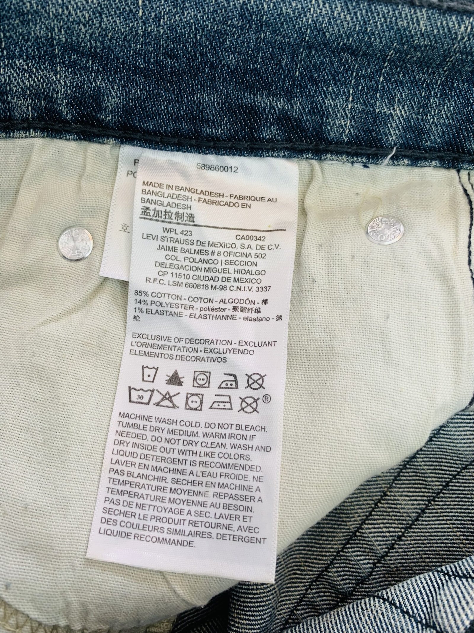 Signature Levi Strauss Jeans Size 32-34 - Image 4